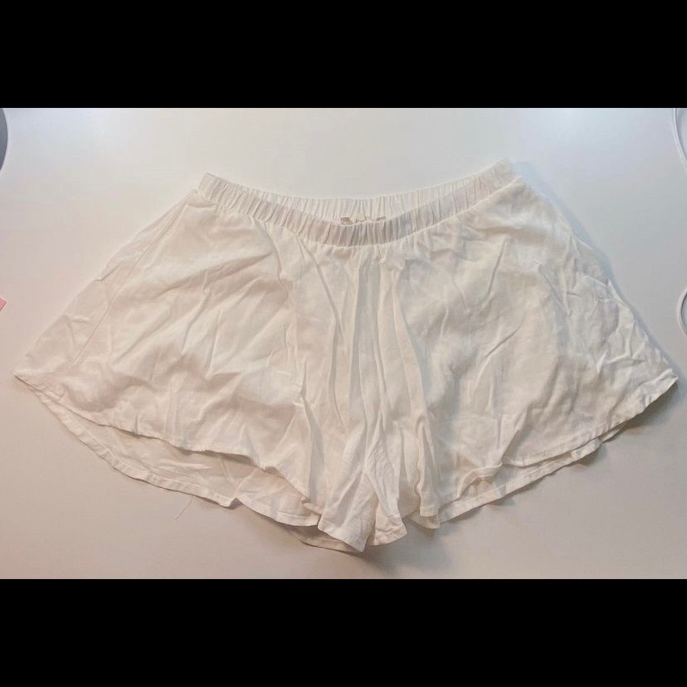 white flowy shorts